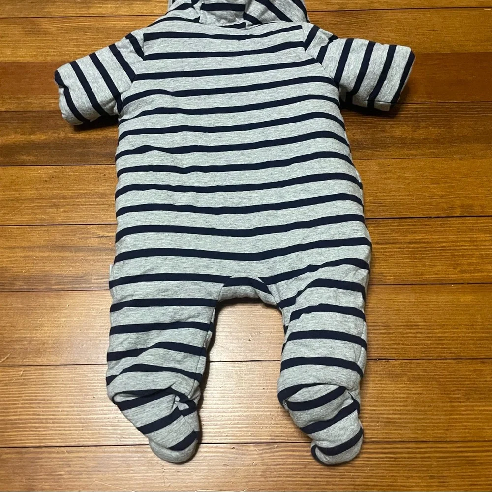 GAP Navy and Light Gray Striped Winter Bunting Bear Snowsuit Size 0-3 Months